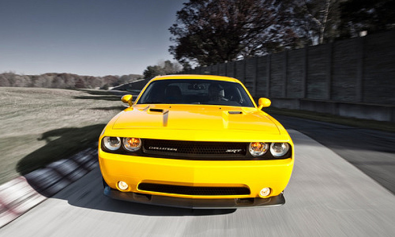 Dodge Challenger 6.4...