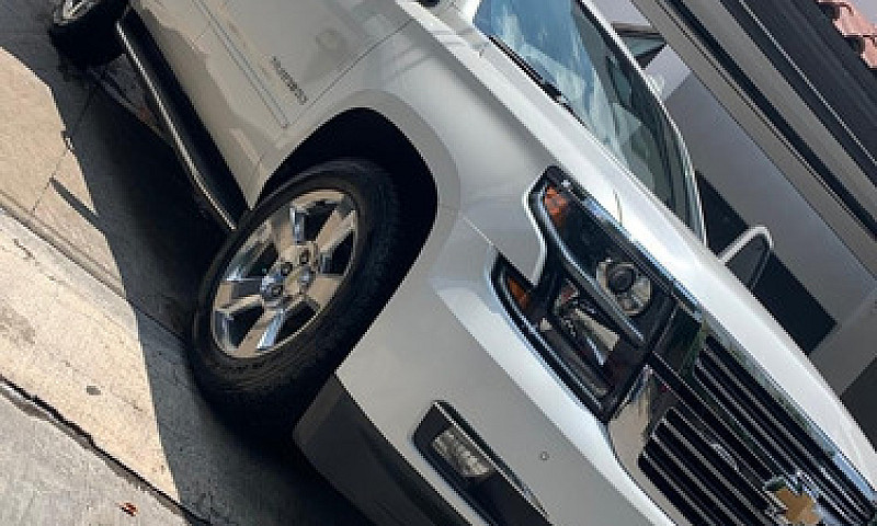 Chevrolet Suburban 5...