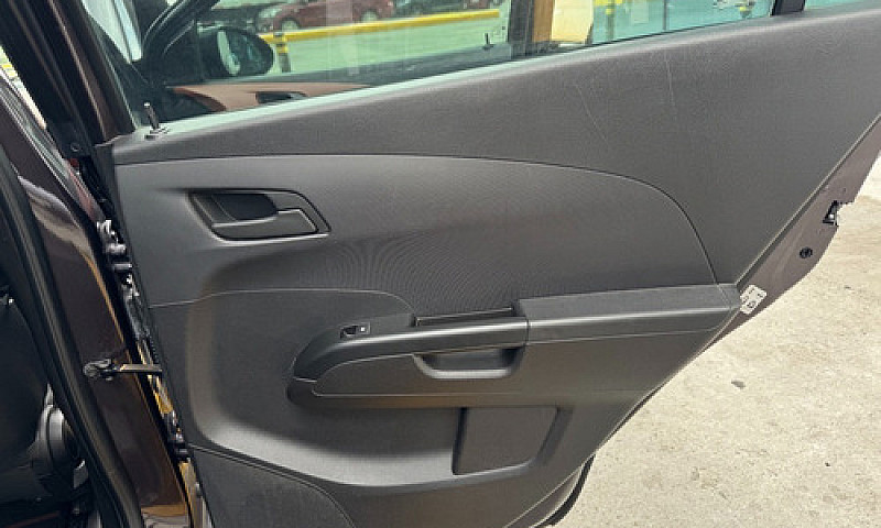 Chevrolet Sonic 1.6 ...