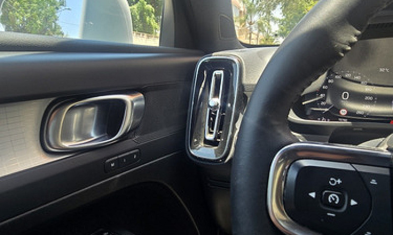 Volvo Xc40 T5 Moment...