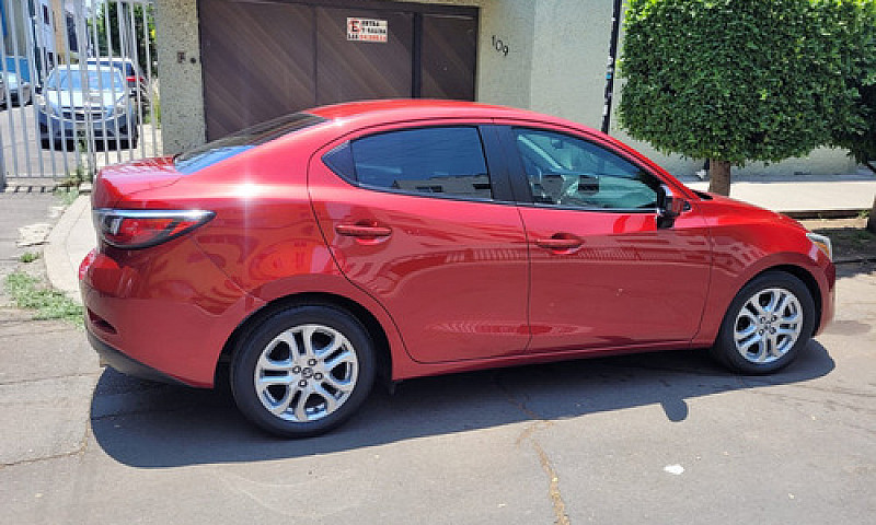 Toyota Yaris 1.5 R L...