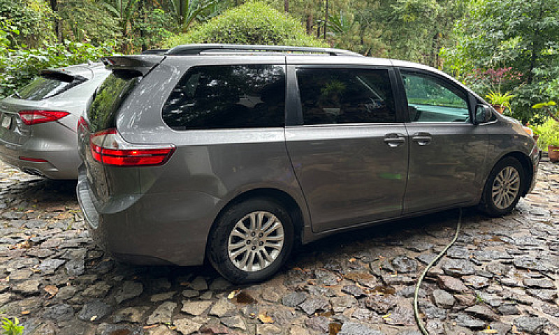 Toyota Sienna 3.5 Li...