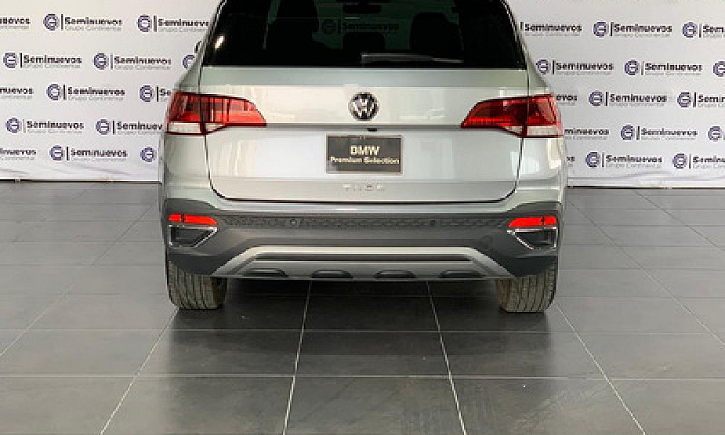 Volkswagen Taos 2023...