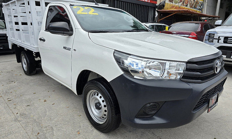 Toyota  Hilux  2022...