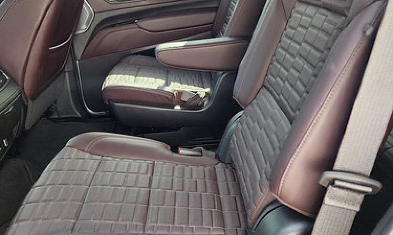 Cadillac Escalade-V ...