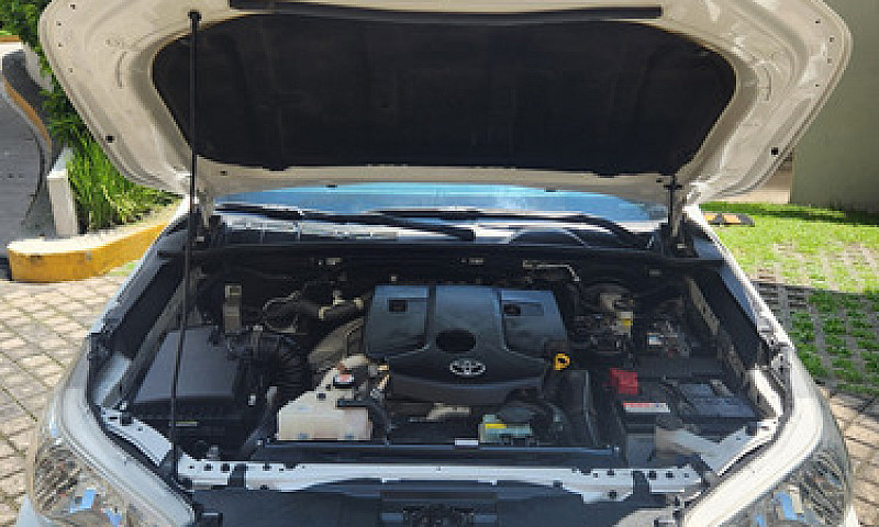 Toyota Hilux 2.8 Tdi...