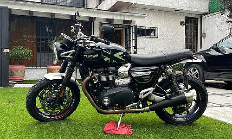 Triumph Speed Twin 1...