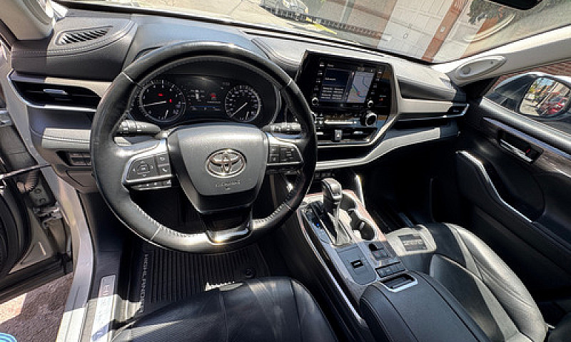 Toyota Highlander 3....