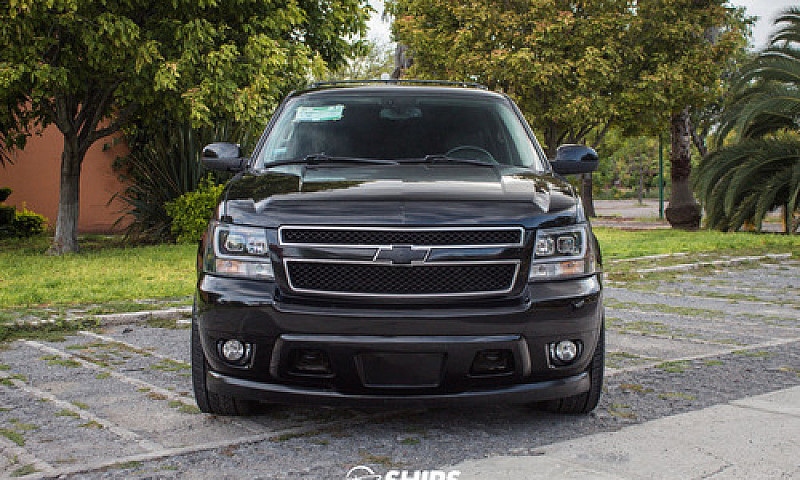 Chevrolet Suburban 2...