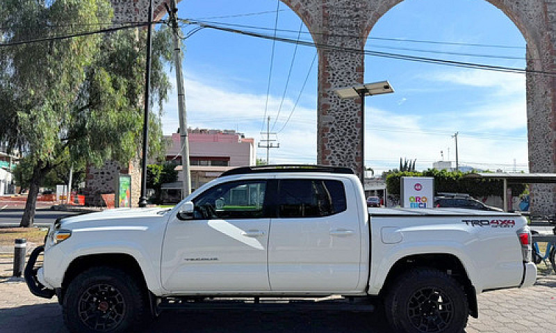 Toyota Tacoma Blanca...