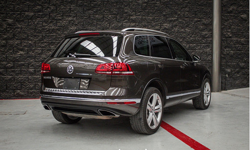 Volkswagen Touareg 2...