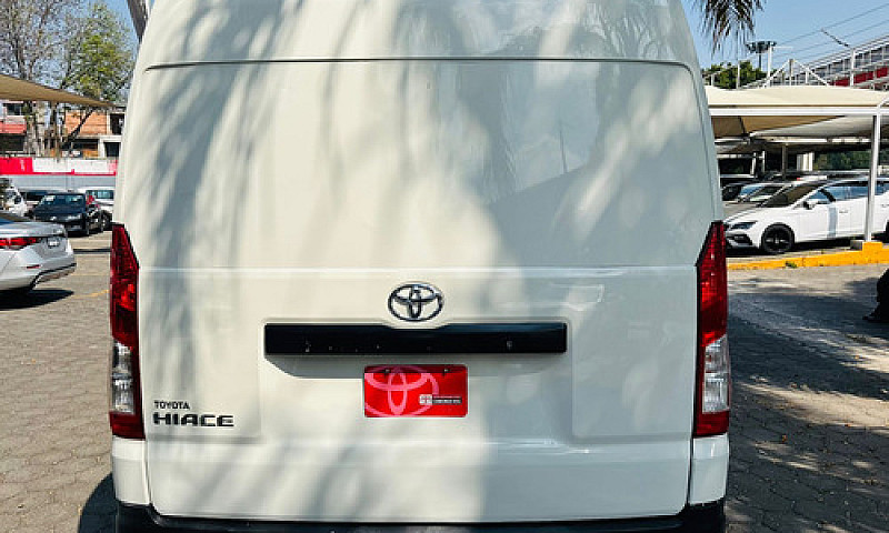 Toyota Hiace 2022...