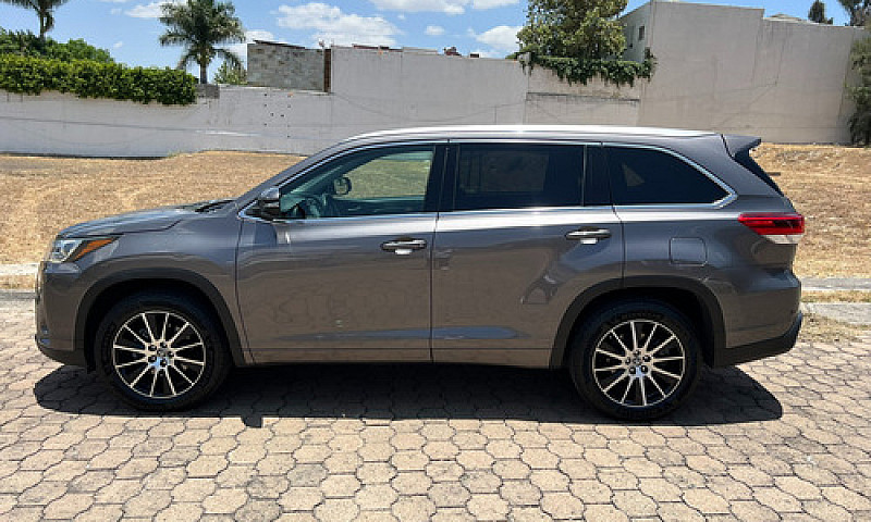 Toyota Highlander 3....