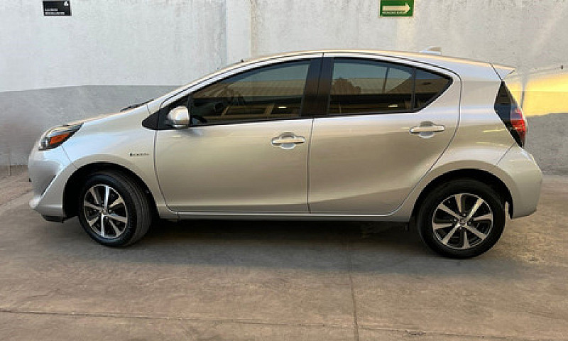 Toyota Prius 2020...