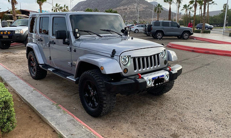 Jeep Wrangler Sahara...
