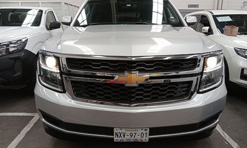 Chevrolet Suburban 2...
