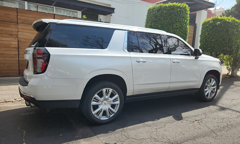 Chevrolet Suburban 6...