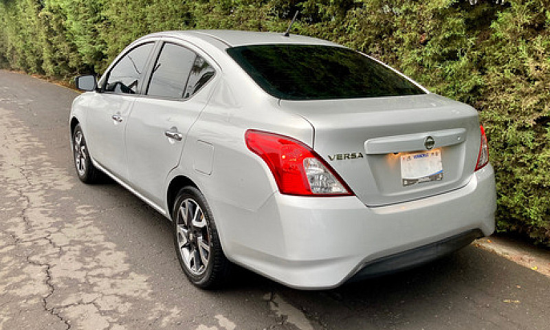 Nissan Versa 1.6 Exc...