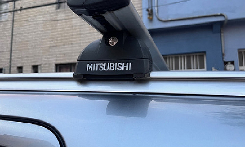 Mitsubishi Outlander...