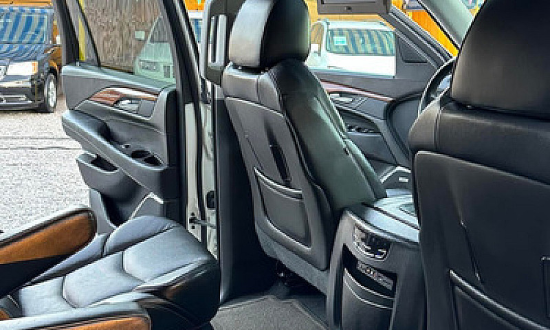 Cadillac Escalade 6....