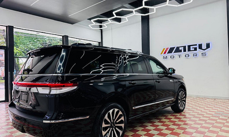 Lincoln Navigator 3....