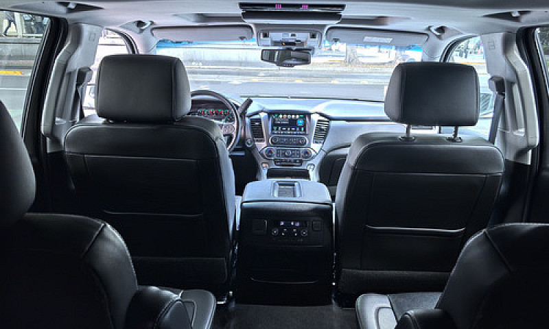 Chevrolet Suburban 2...