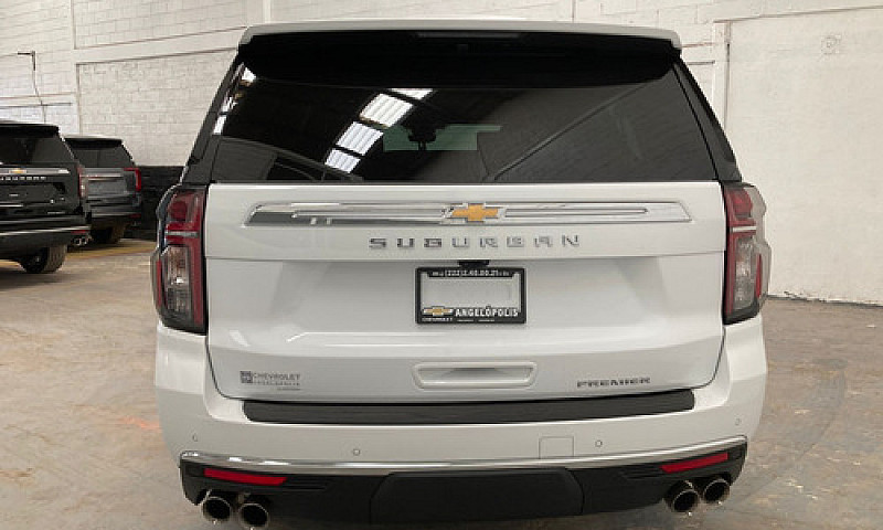 Chevrolet Suburban 2...
