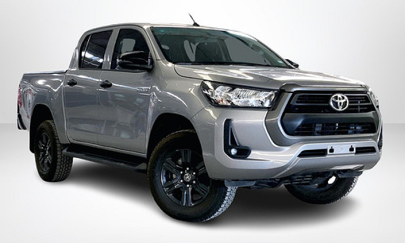 Toyota Hilux 2023...