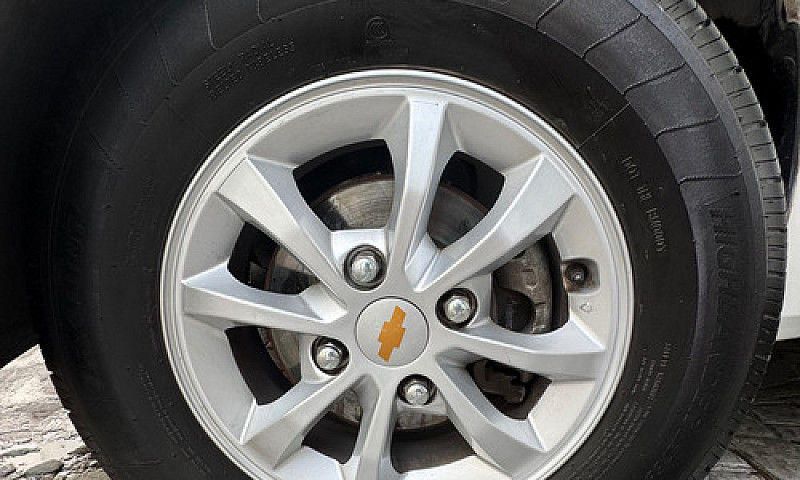 Chevrolet Tornado Va...