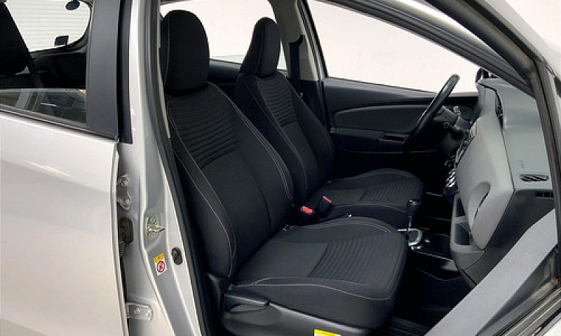 Toyota Yaris 2015...