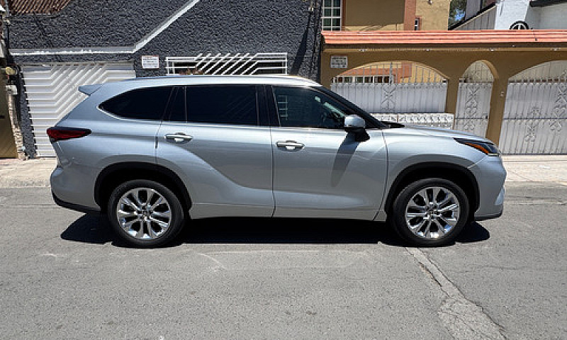 Toyota Highlander 3....