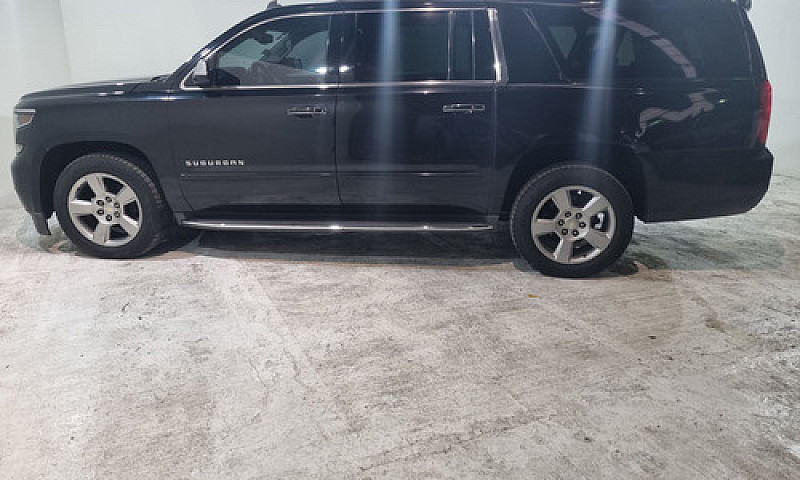 Chevrolet Suburban 2...
