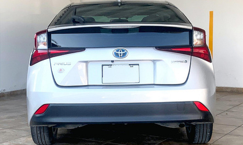 Toyota Prius 2021...