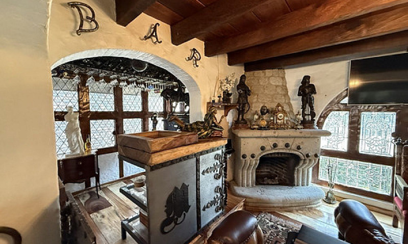 Casa Estilo Medieval...