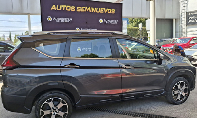 Mitsubishi Xpander 2...