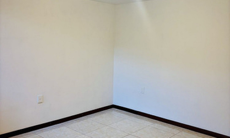 Venta De Casa En Lom...
