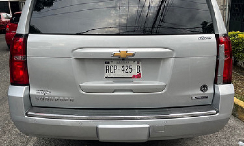 Chevrolet Suburban 5...