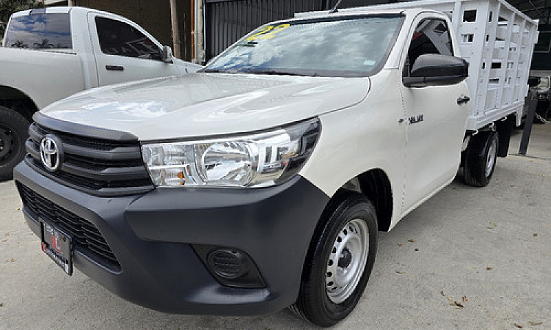 Toyota  Hilux  2022...