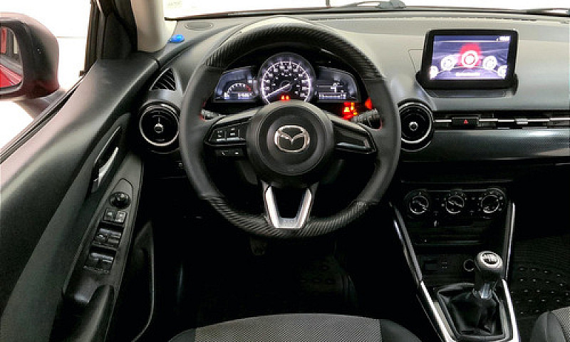 Mazda 2 2019...