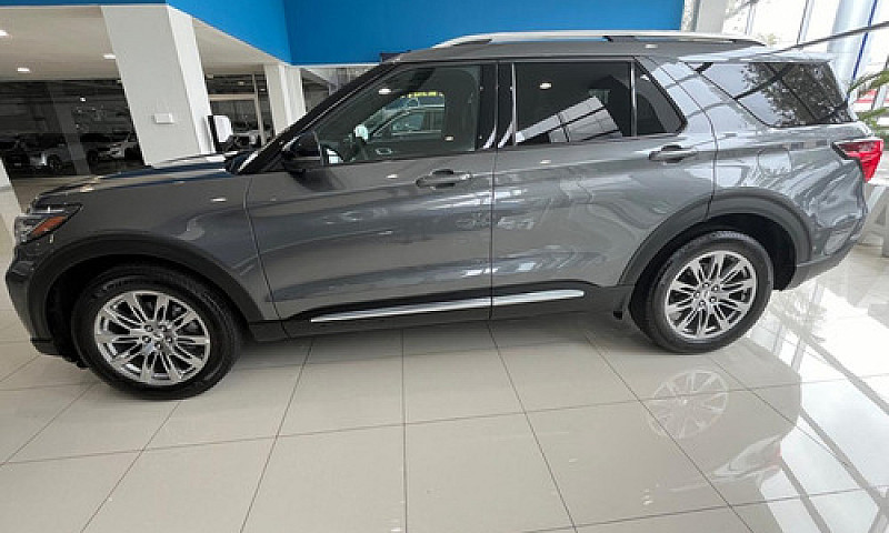 Ford Explorer Platin...