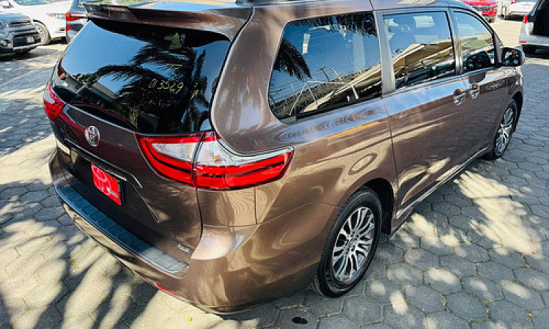 Toyota Sienna 2019...