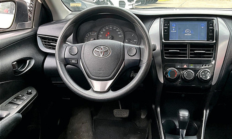 Toyota Yaris 2022...