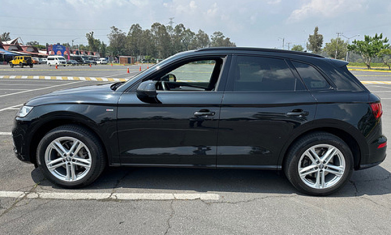 Audi Q5 2.0 L T S Li...