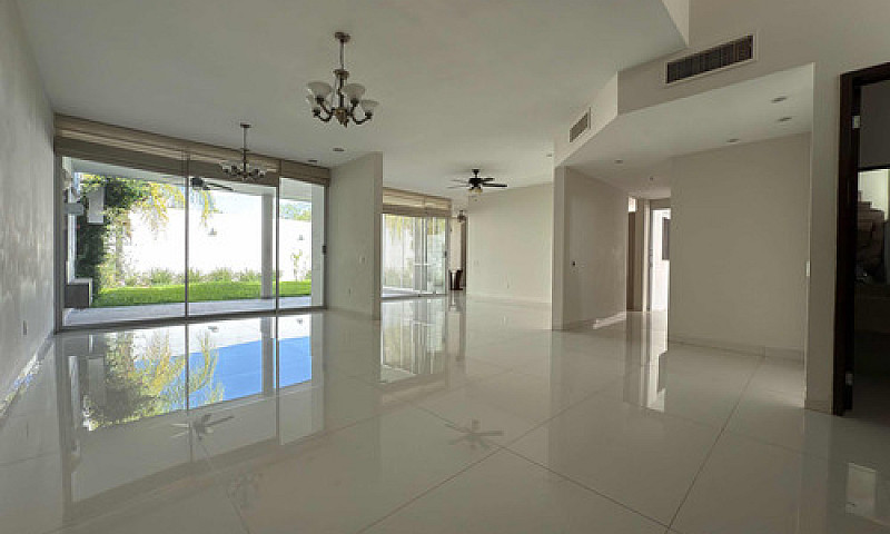 Casa En Venta Las Vi...