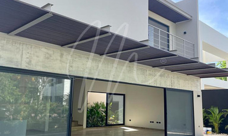 Casa En Venta En Lag...