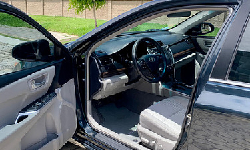 Toyota Camry 2.5 Le ...