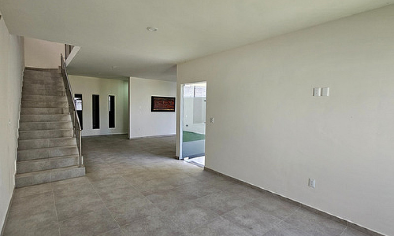 Casa Nueva Estilo Mi...