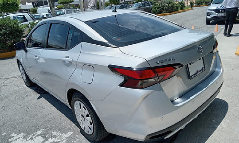 Nissan Versa 1.6 Sen...
