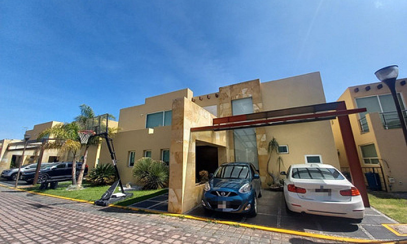 Casa En Venta En Bel...