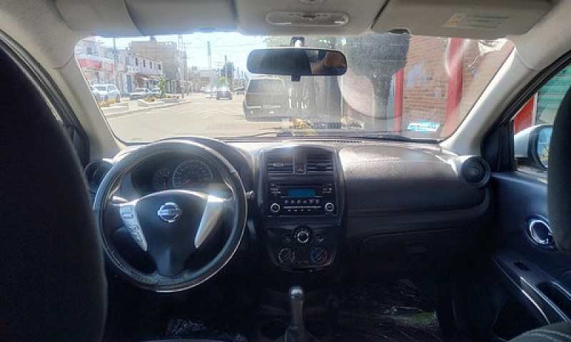 Nissan Versa 1.6 Sen...